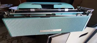 Máquina de escribir Olivetti Lettera 32