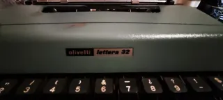 Máquina de escribir Olivetti Lettera 32