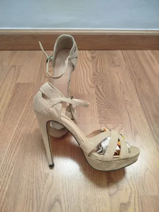 Sandalias tacón beige CYTHERIA talla 38