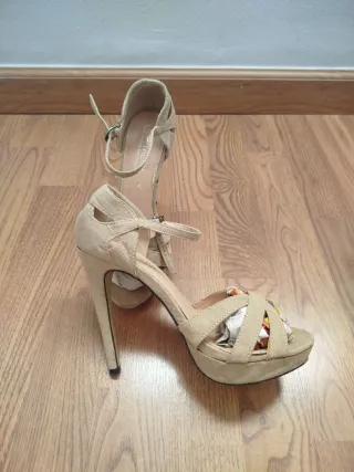 Sandalias tacón beige CYTHERIA talla 38