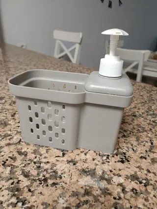 Dispensador de jabón gris y blanco