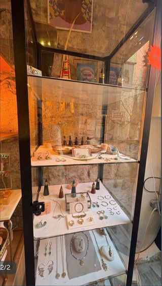 Vitrina cristal y metal negra URGE VENDER