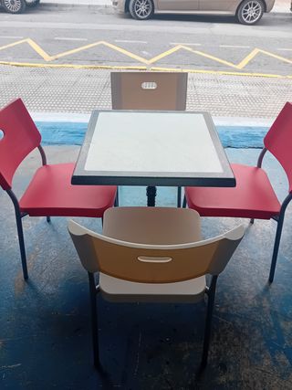 MESA Y 4 SILLAS EN 30 EUROS, CARTAGENA