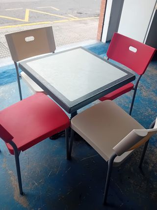 MESA Y 4 SILLAS EN 30 EUROS, CARTAGENA