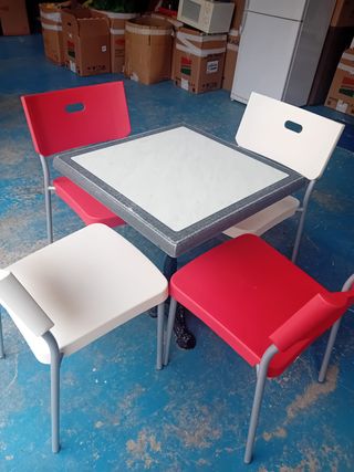 MESA Y 4 SILLAS EN 30 EUROS, CARTAGENA