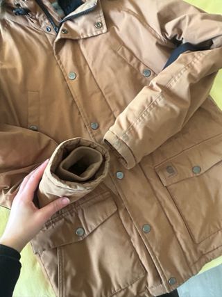 Abrigo Carhartt Marrón con Capucha