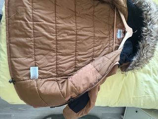 Abrigo Carhartt Marrón con Capucha
