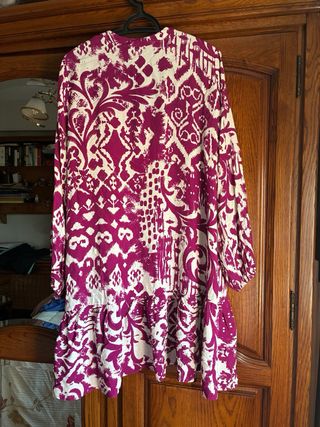 Vestido estampado Zara morado y blanco