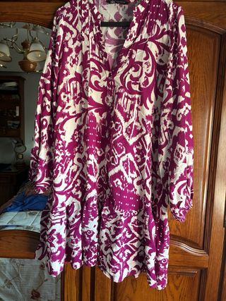 Vestido estampado Zara morado y blanco