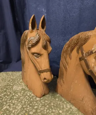 Figuras caballos madera antiguos
