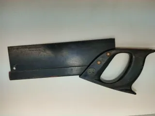 Serrucho de costilla antiguo