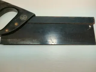 Serrucho de costilla antiguo