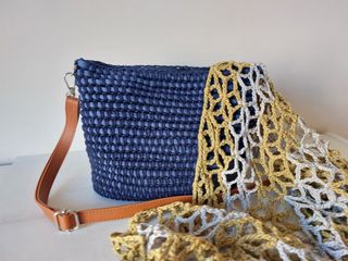 Bolso nuevo crochet combinado en azules