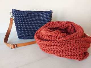 Bolso nuevo crochet combinado en azules