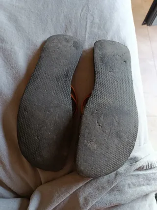 Sandalias de cuero marró, de dedo