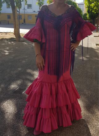 Traje de flamenca rosa fucsia
