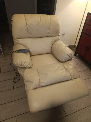 Sillón extensible masaje piel sintética beige