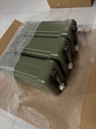 Lote 2 de 3 bidones militares