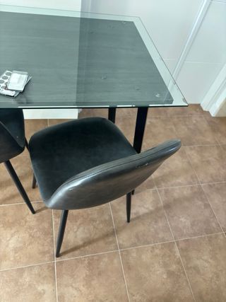 Mesa de comer con 4 sillas