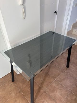 Mesa de comer con 4 sillas