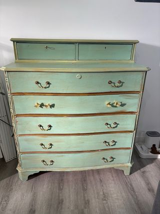 Cómoda vintage madera verde y dorada