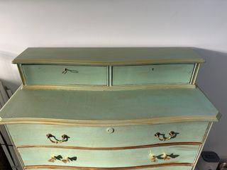 Cómoda vintage madera verde y dorada