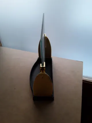 Espejo de sobremesa dorado
