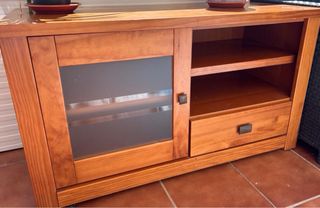 Mueble de comedor madera y cristal