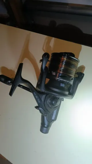 Carrete de pesca Mikado