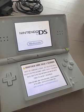 Nintendo DS Lite Bianca + Caricabatterie + custodia