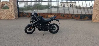 Voge 125 R Naked Negra Manual