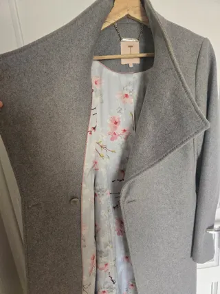 Abrigo Ted Baker gris