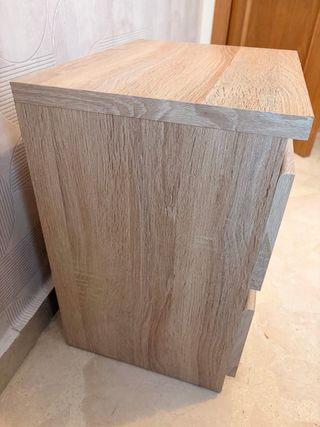 Mesita de noche de madera