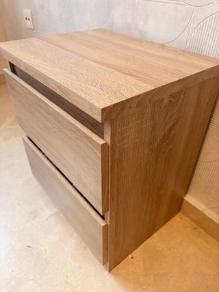 Mesita de noche de madera