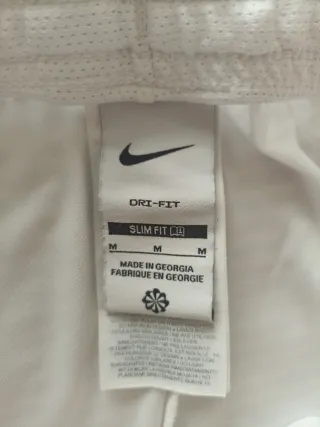 Pantalón corto Nike blanco y negro