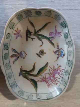 Cuencos antiguos firmados flores y sello