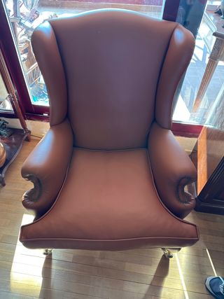 Sillón de piel marrón