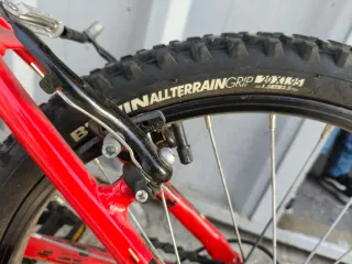 Bicicleta infantil Rockrider roja