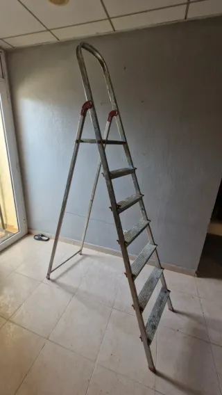 Escalera de mano plegable