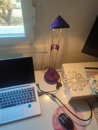 Flexo de mesa ajustable morado