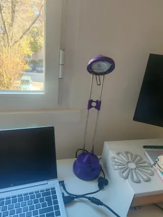 Flexo de mesa ajustable morado