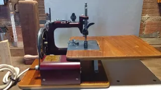 Antigua Máquina de Coser Essex Miniature