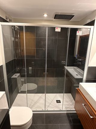 Montador de Mamparas de Baño