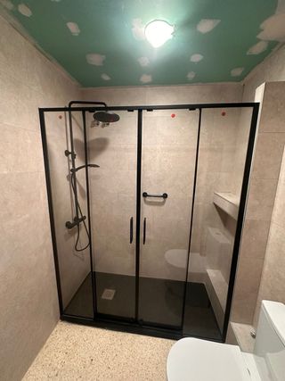 Montador de Mamparas de Baño