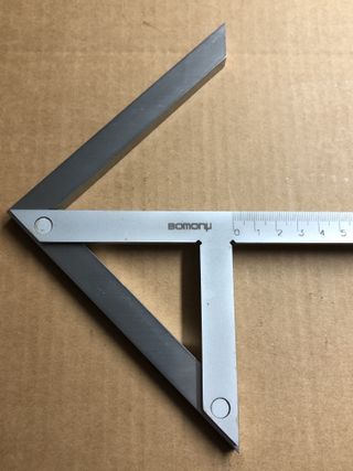 ESCUADRA BUSCA CENTROS MILIMETRADA 150x200mm.