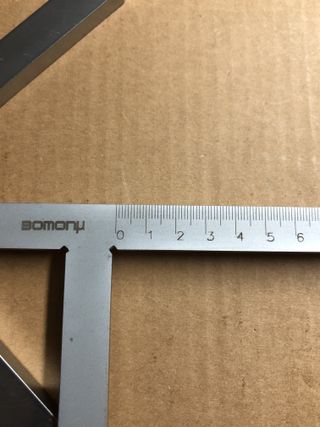 ESCUADRA BUSCA CENTROS MILIMETRADA 150x200mm.