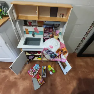 Cocina de juguete de madera y accesorios