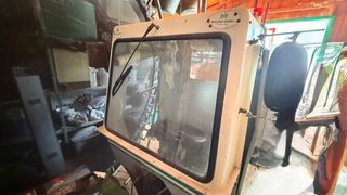 Tractor pequeño con cuba de curar