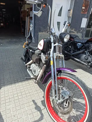 Harley-Davidson Cruiser Negra y Naranja