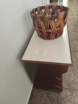 Mueble aparador vintage madera y mimbre